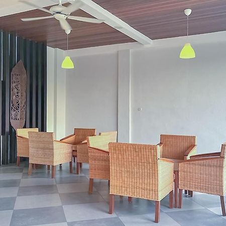 Urbanview Syariah Wisma Annisa Palangkaraya By Reddoorz Bagian luar foto